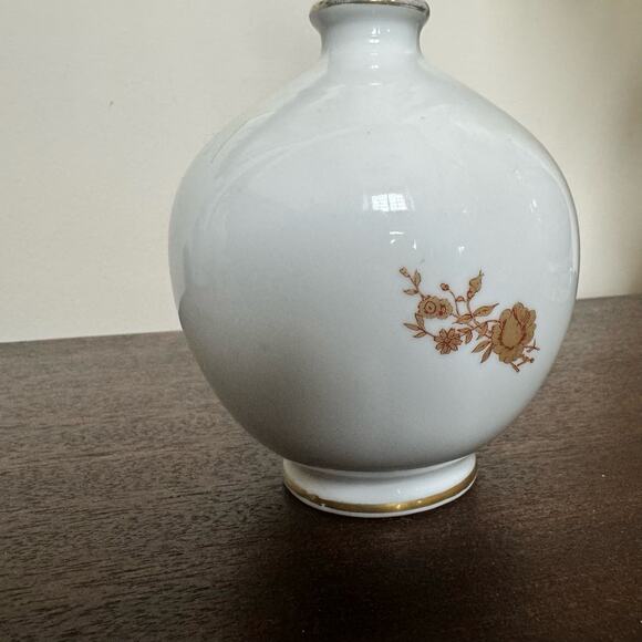 VTG Royal Kendall Porcelain Fine China Bud Vase Gold Trim Flowers Victorian - Picture 7 of 10